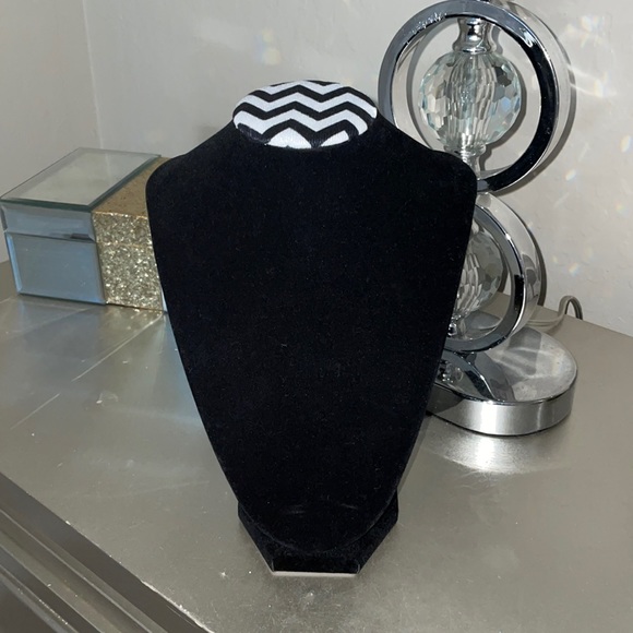 Unbranded Jewelry - 🆕 9 INCH CHEVRON VELVET NECKLACE STAND WITH TOP